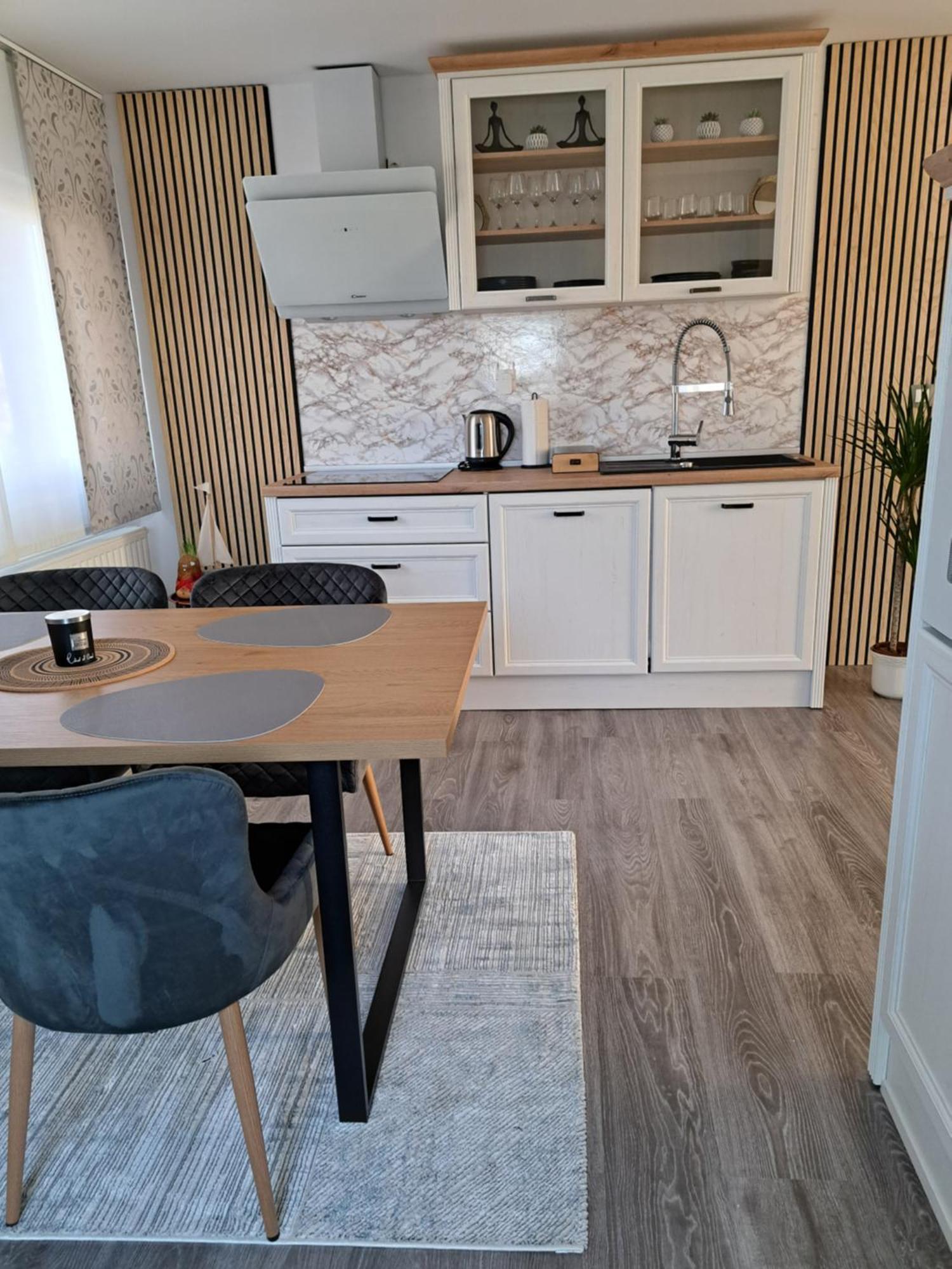Apartmani Habibi Jalzabet ภายนอก รูปภาพ
