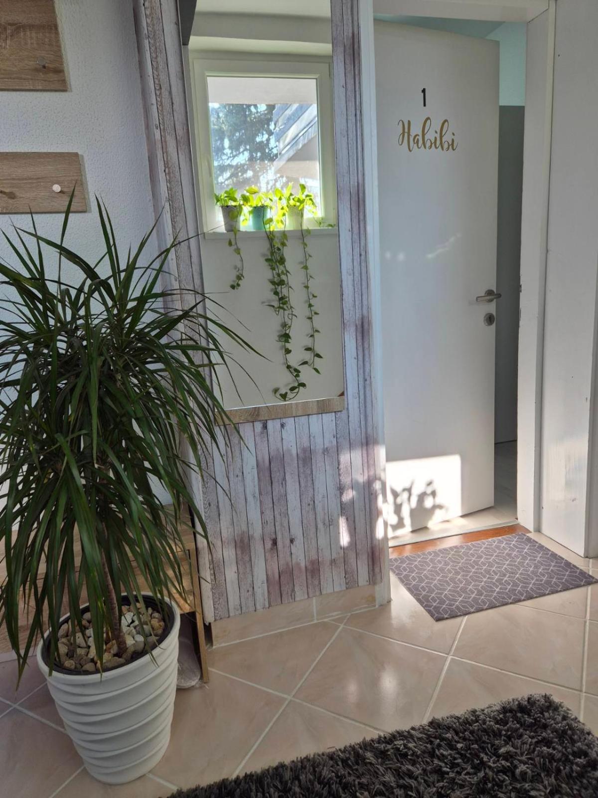 Apartmani Habibi Jalzabet ภายนอก รูปภาพ